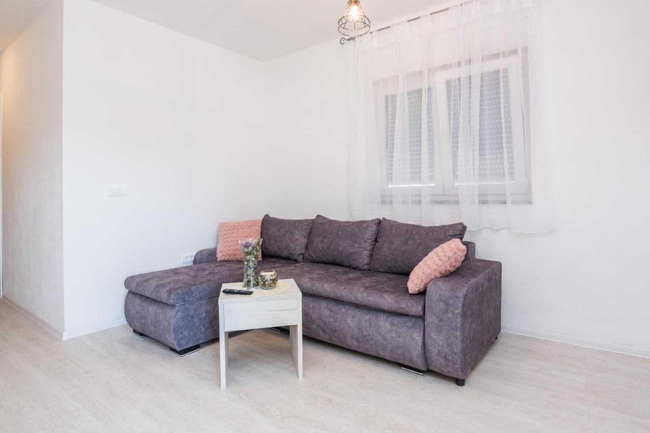 Apartments Krpan Vir Exterior photo