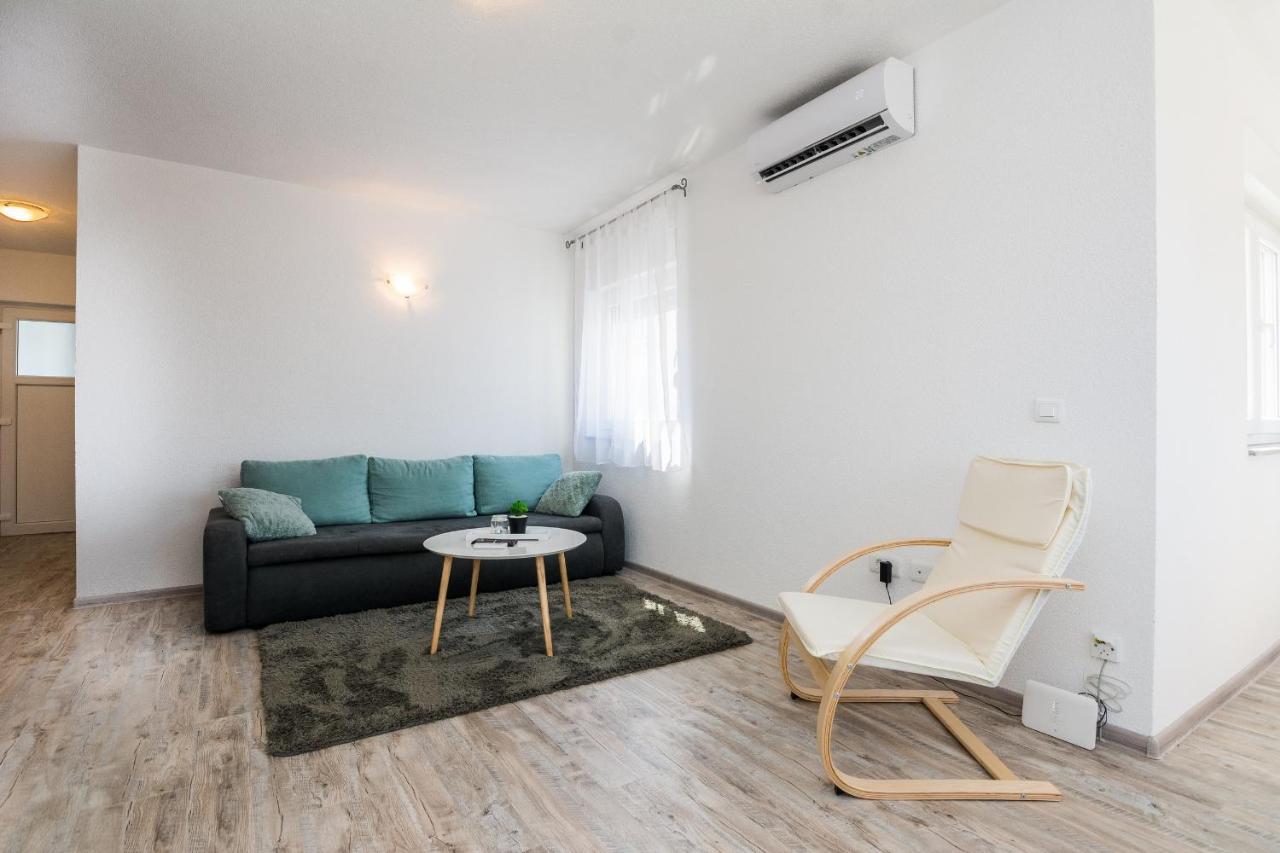 Apartments Krpan Vir Exterior photo