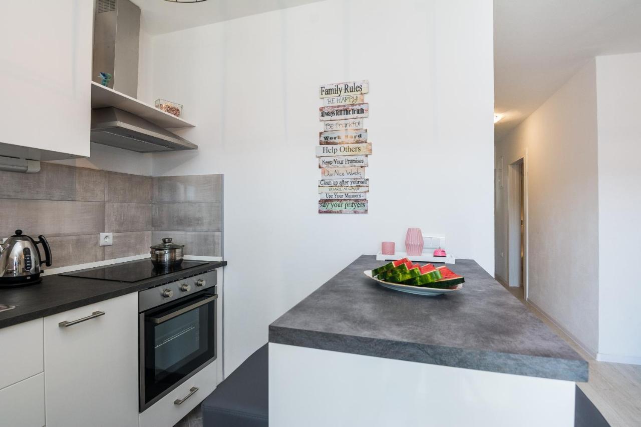 Apartments Krpan Vir Exterior photo
