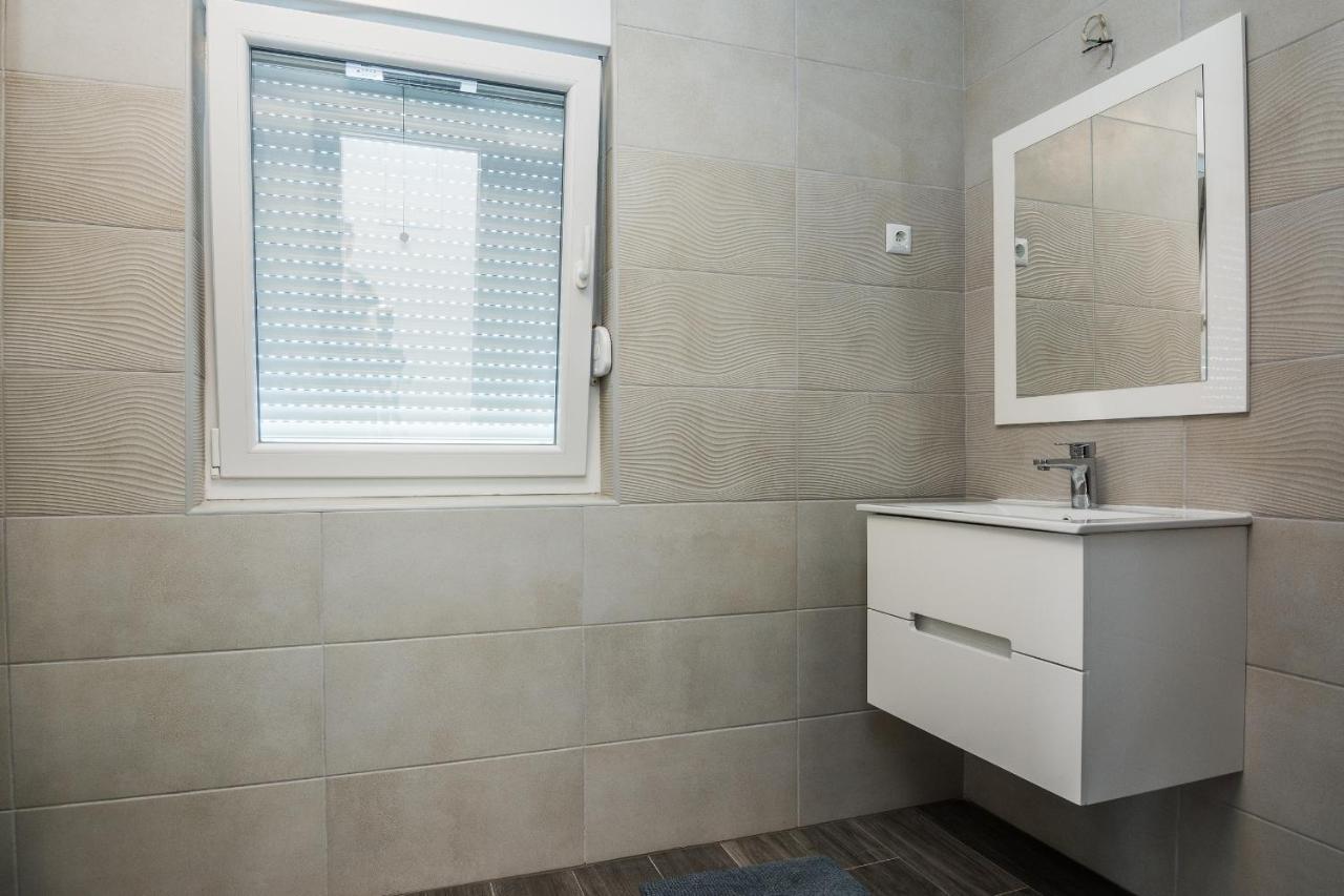 Apartments Krpan Vir Exterior photo